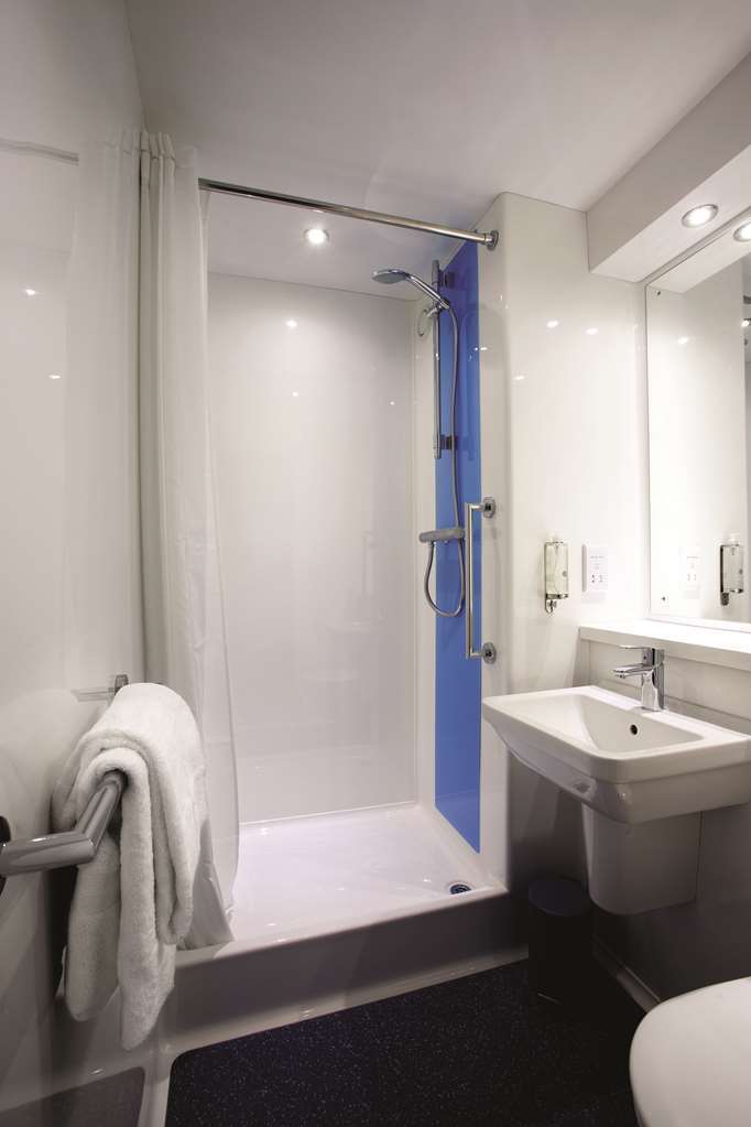 Travelodge Liverpool Stonedale Park Номер фото