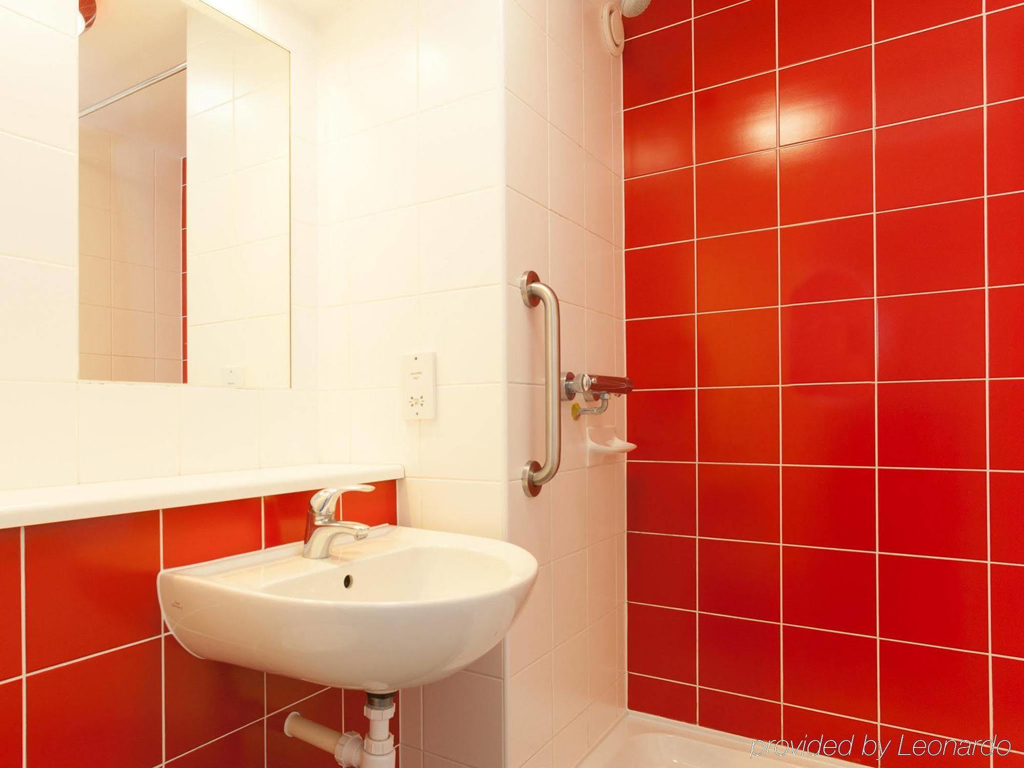 Travelodge Liverpool Stonedale Park Экстерьер фото
