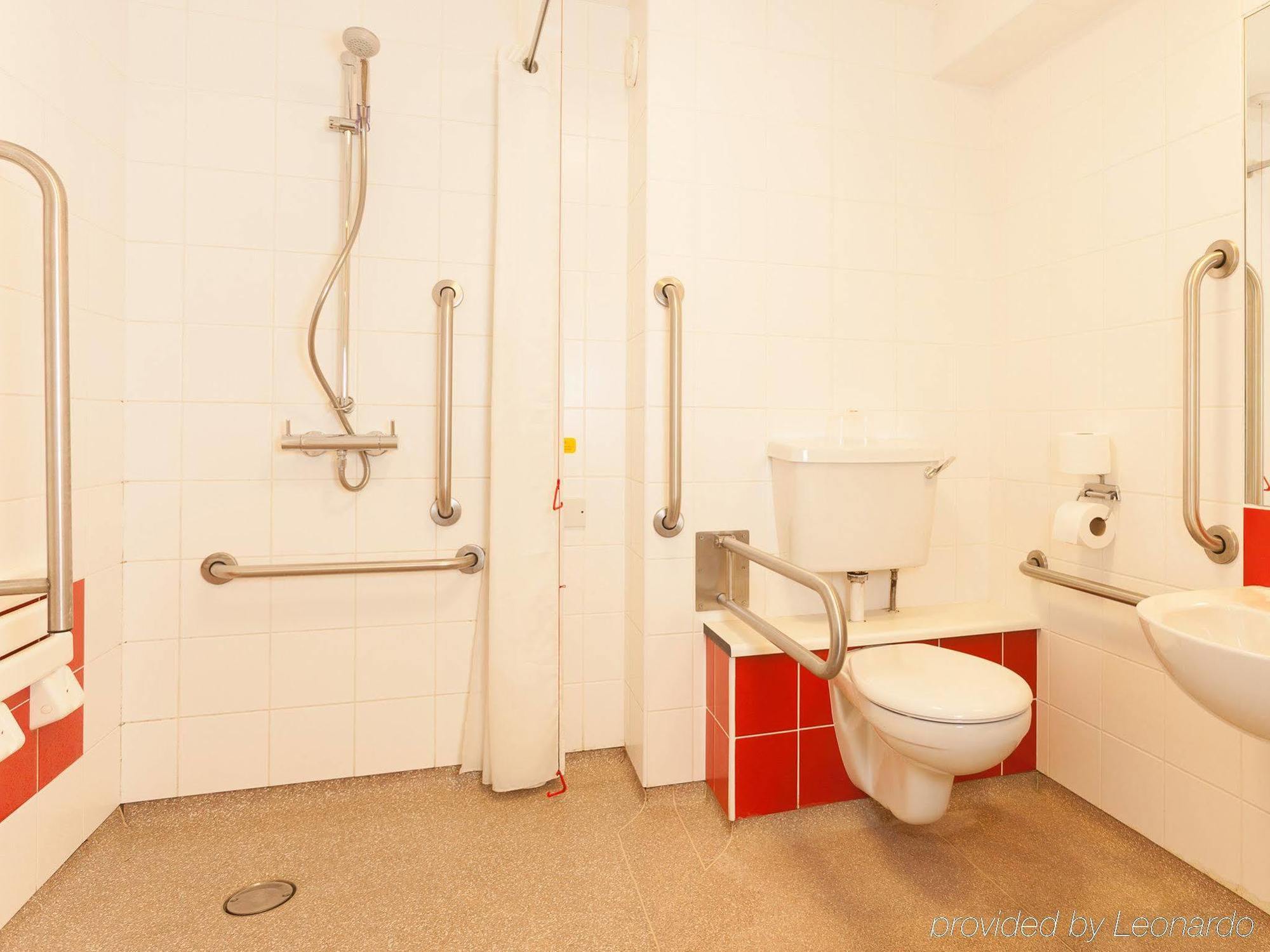 Travelodge Liverpool Stonedale Park Экстерьер фото