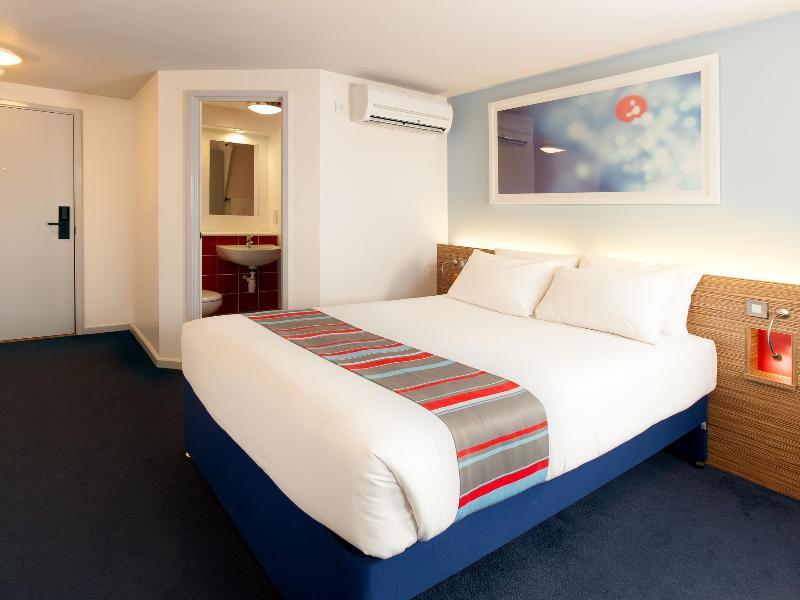 Travelodge Liverpool Stonedale Park Экстерьер фото