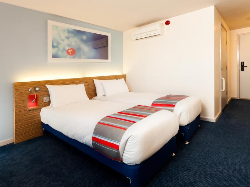 Travelodge Liverpool Stonedale Park Экстерьер фото