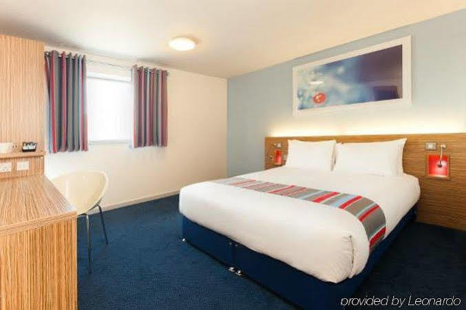 Travelodge Liverpool Stonedale Park Экстерьер фото