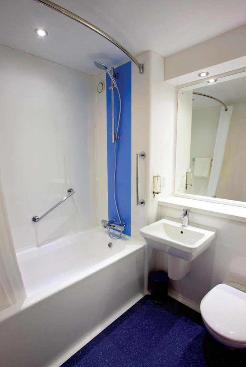 Travelodge Liverpool Stonedale Park Экстерьер фото