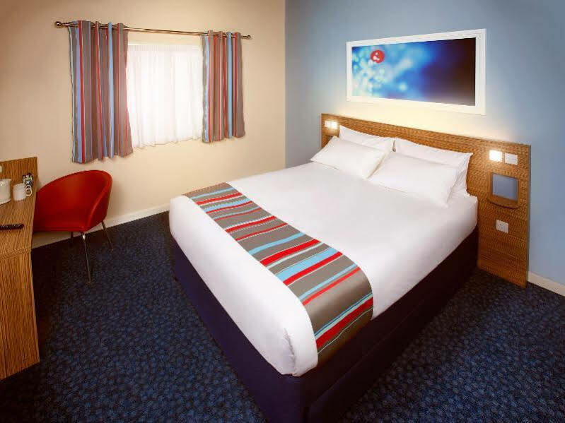 Travelodge Liverpool Stonedale Park Экстерьер фото