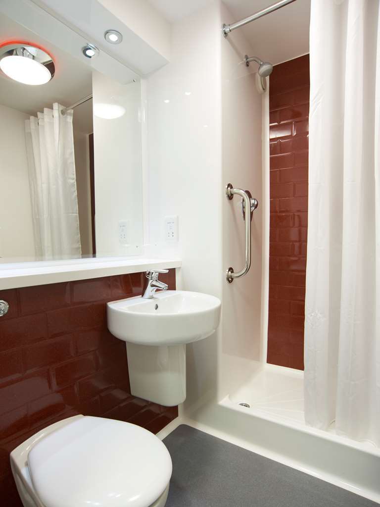 Travelodge Liverpool Stonedale Park Номер фото